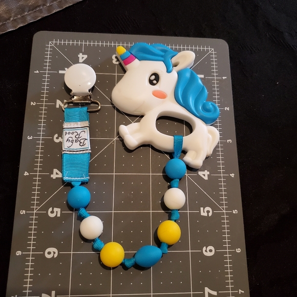 Baby Root Clip-On Unicorn Teether, white blue and yellow, not chewed - Picture 2 of 4